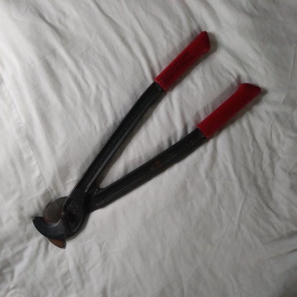 Klein High Grade Communications Cable Cutter - Picture 1 of 8